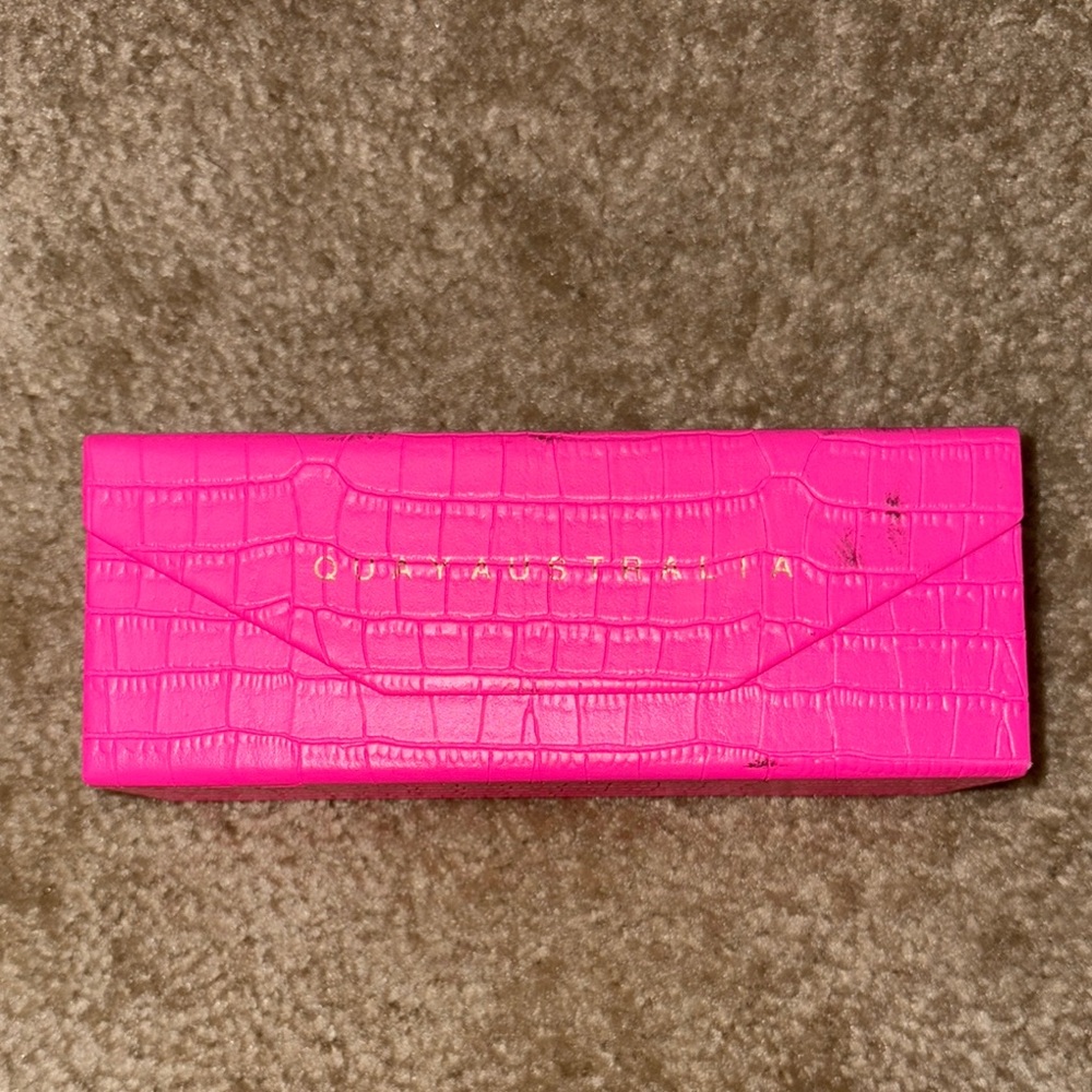 Quay Australia pink crocodile two sunglasses case